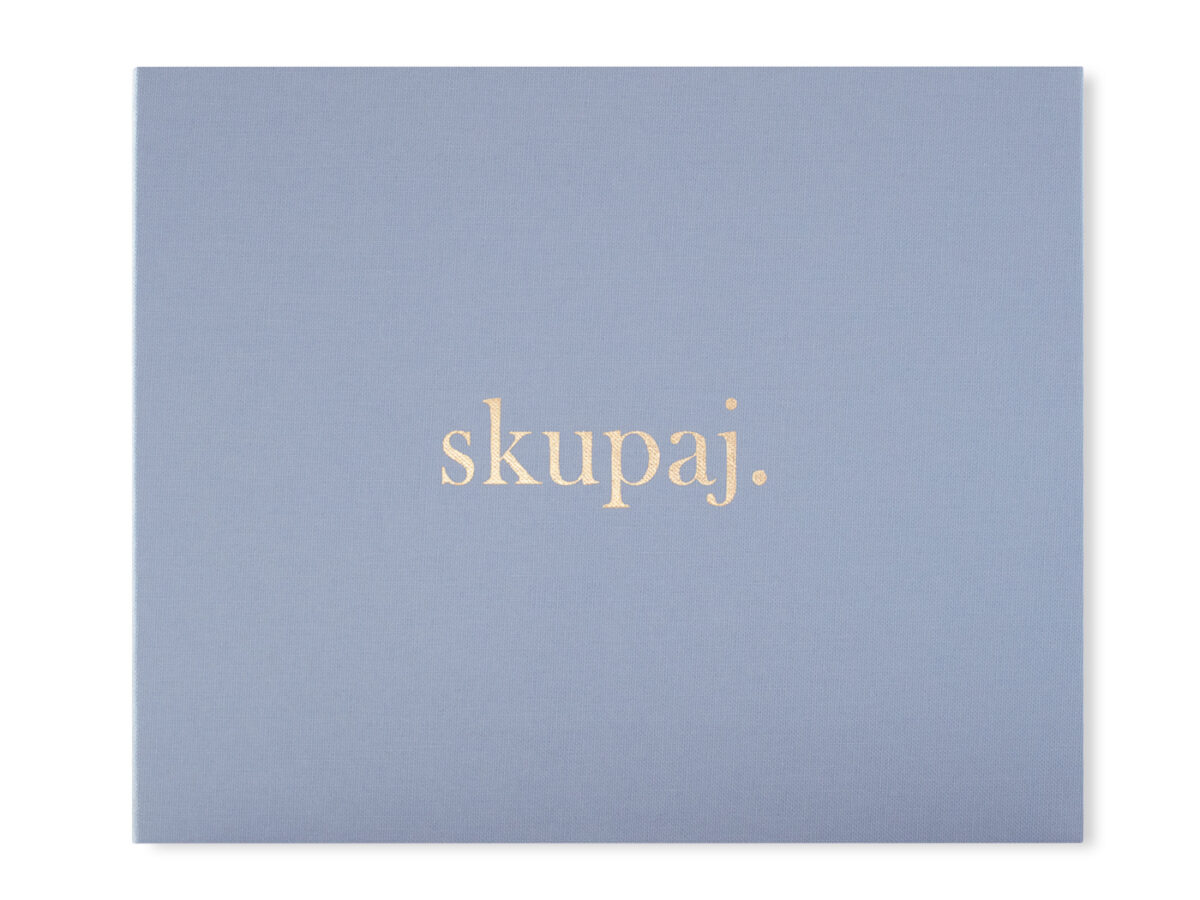 2_Modra_album_skupaj_studio_4x3
