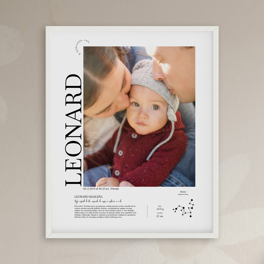 Nives_v_otroski_sobi_z_okvirjem Nives_v_otroski_sobi_z_okvirjem