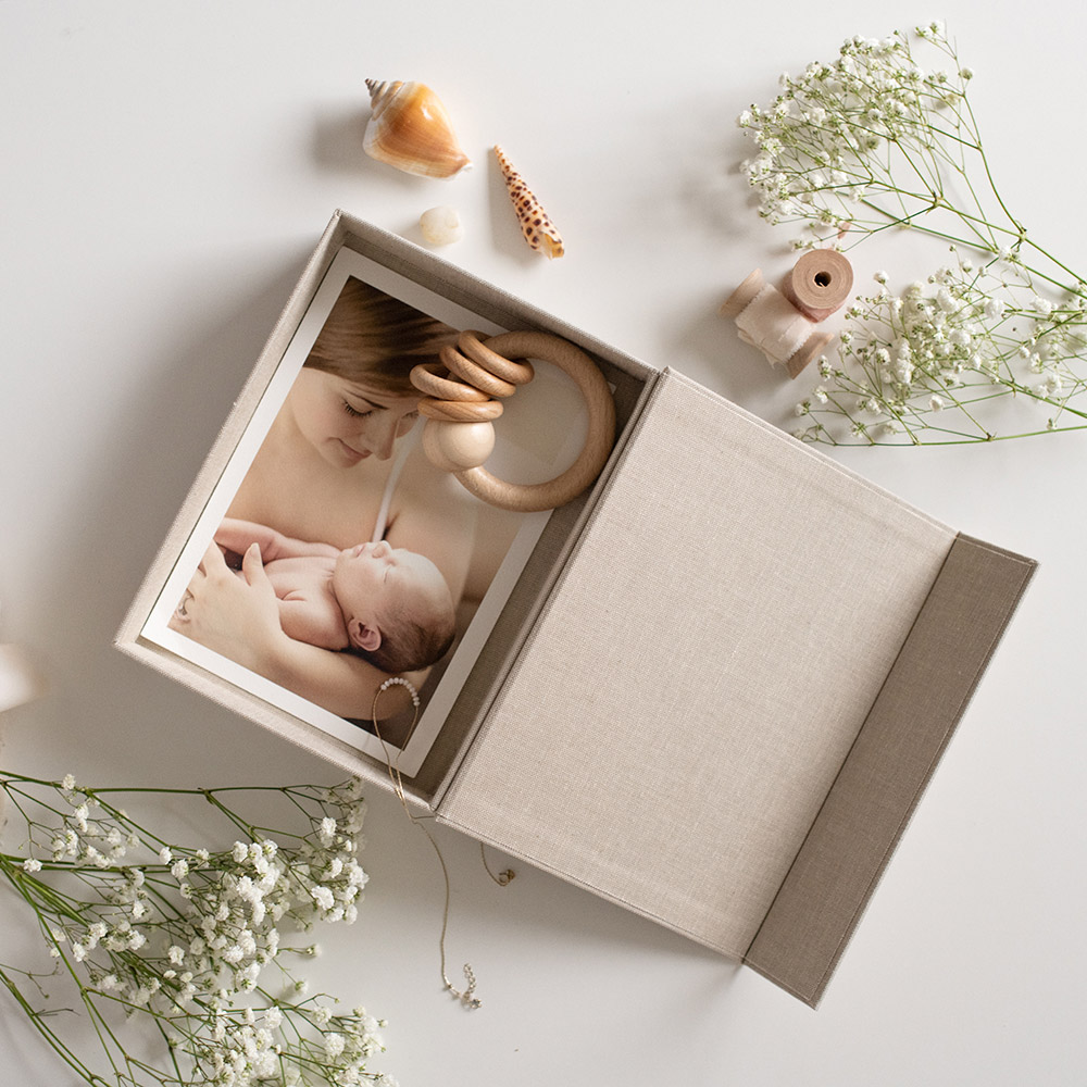 spominska_škatla_za_fotografije_odprta